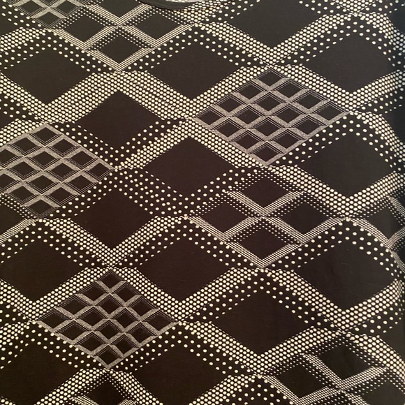 Lularoe Lynnae tee - Picture 2 of 3